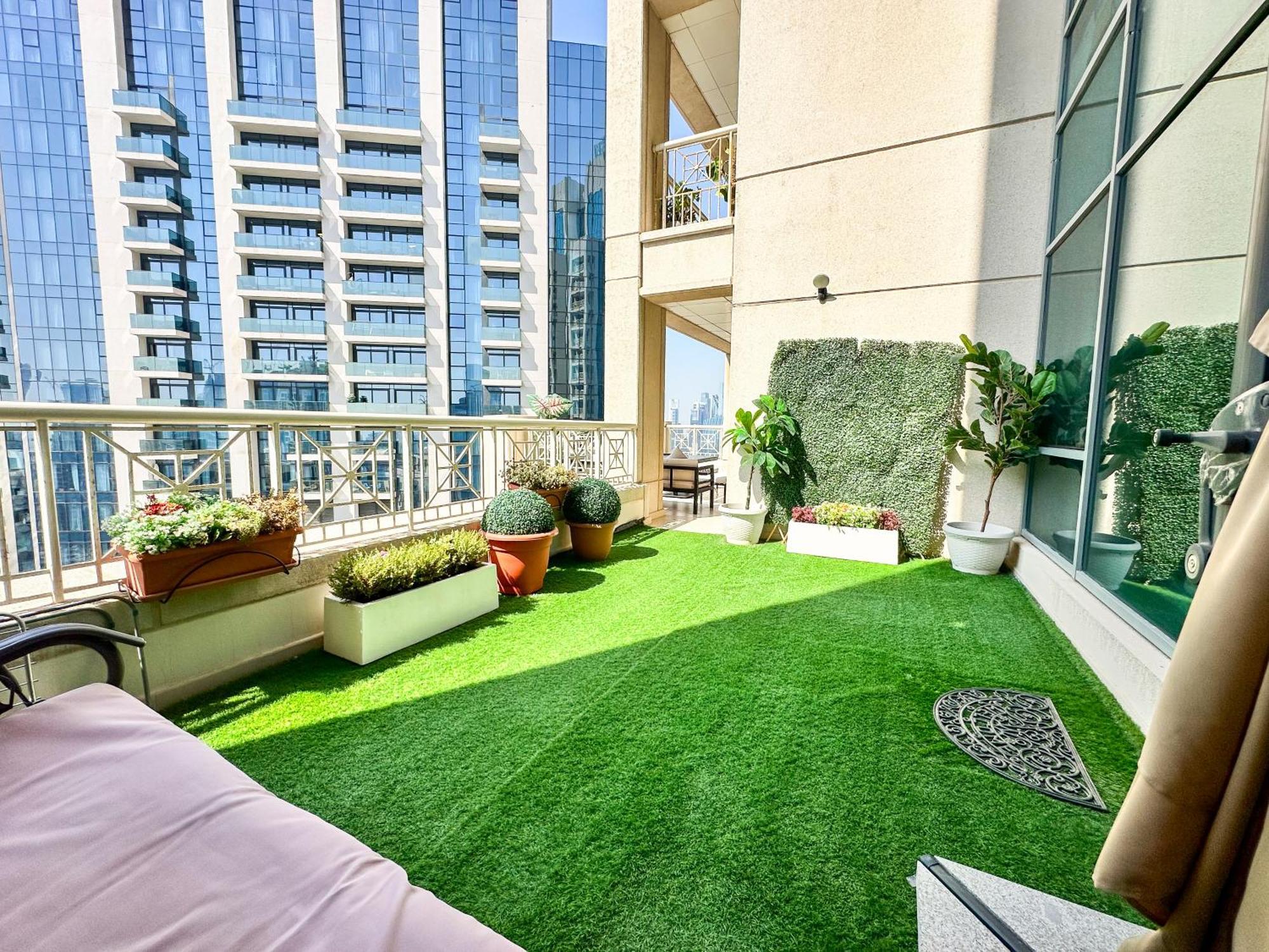Vserve - 1 Bedroom Spacious Majestic Burj Khalifa View Dubaï