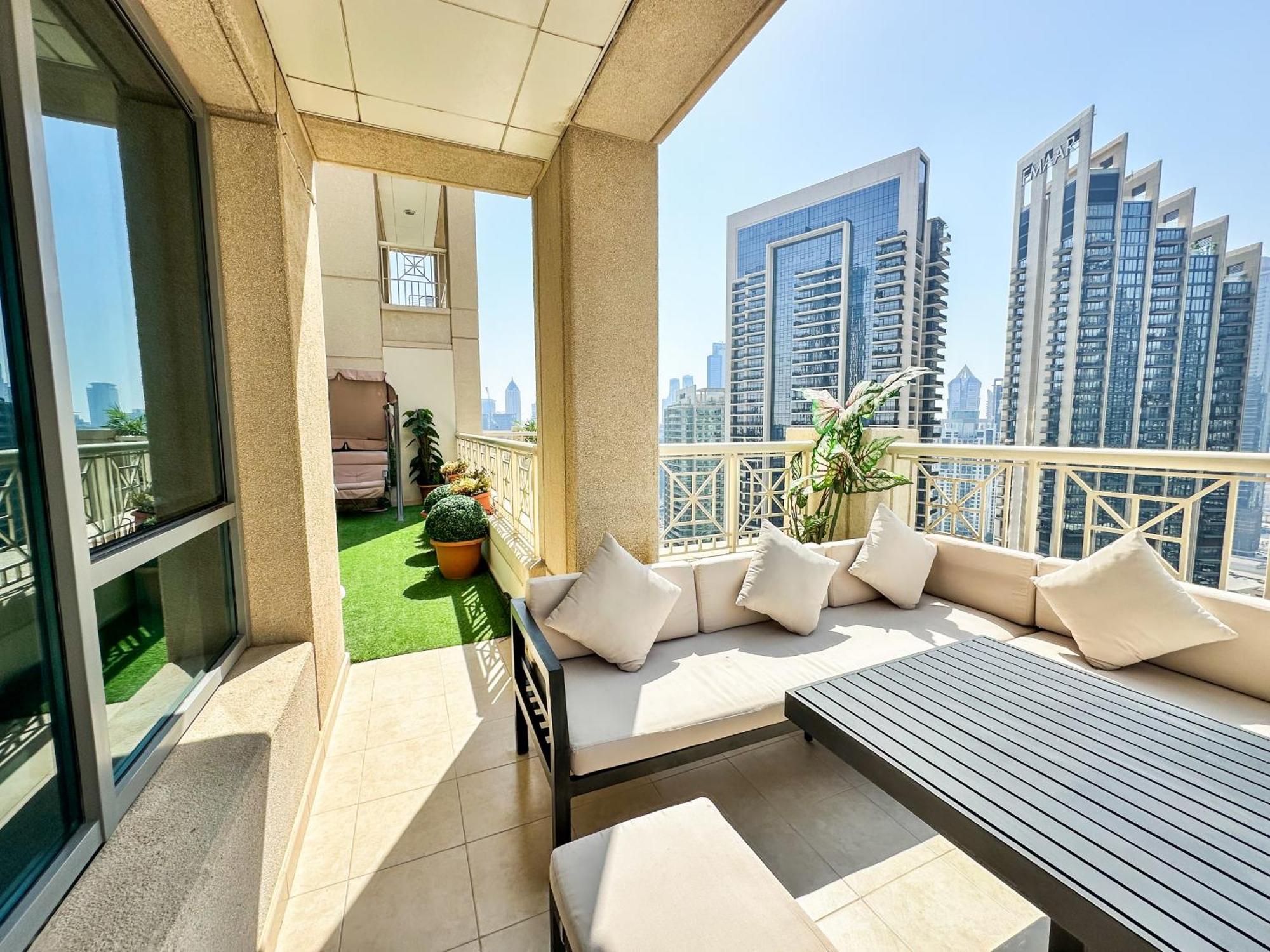 Vserve - 1 Bedroom Spacious Majestic Burj Khalifa View Appartement