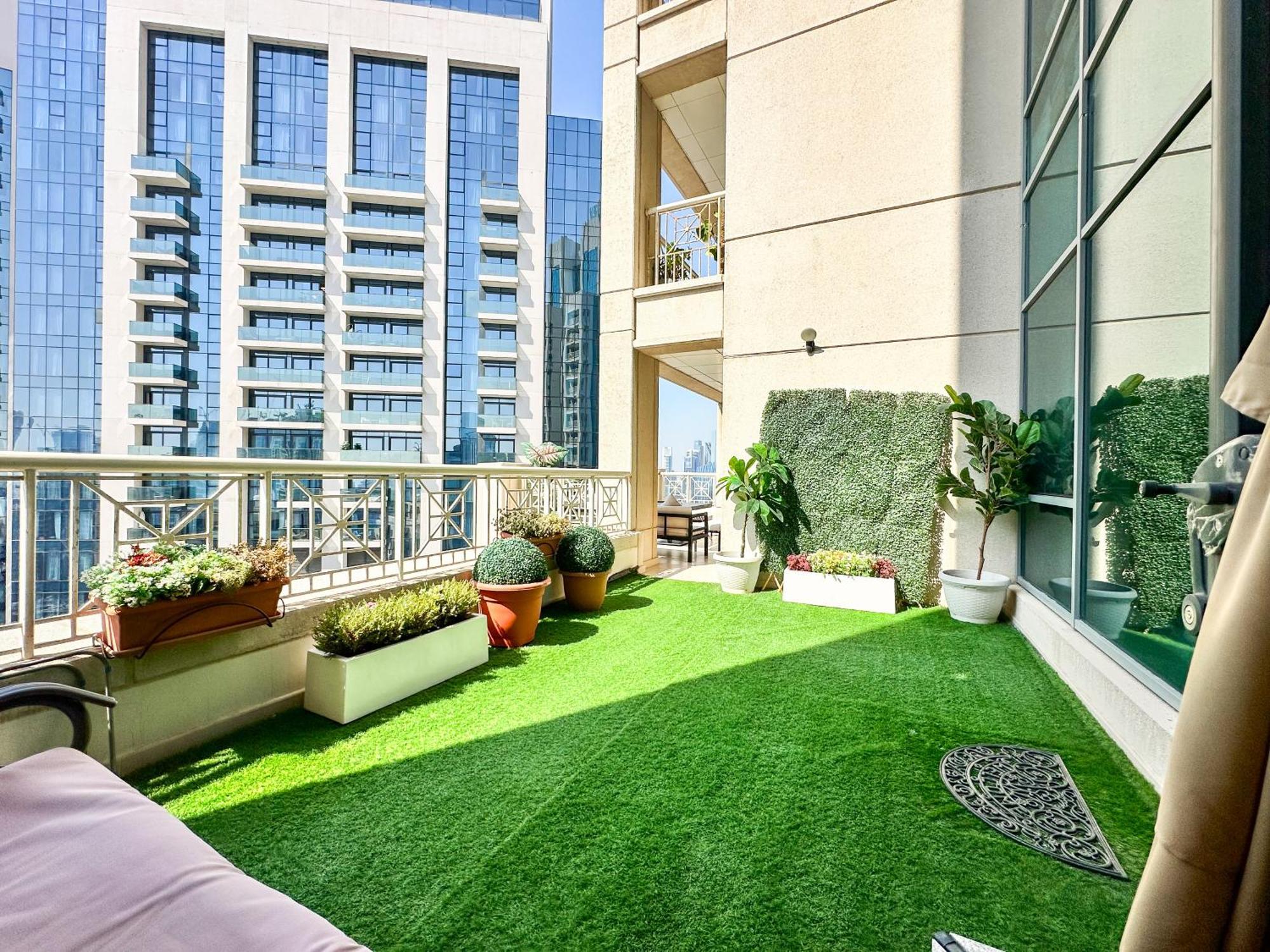 Vserve - 1 Bedroom Spacious Majestic Burj Khalifa View Dubaï