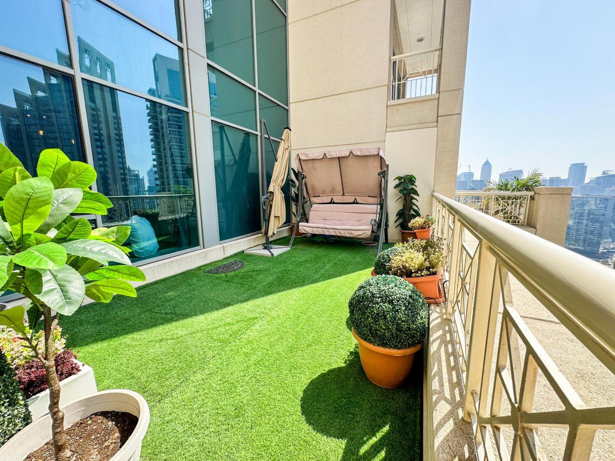 Vserve - 1 Bedroom Spacious Majestic Burj Khalifa View Appartement Dubaï