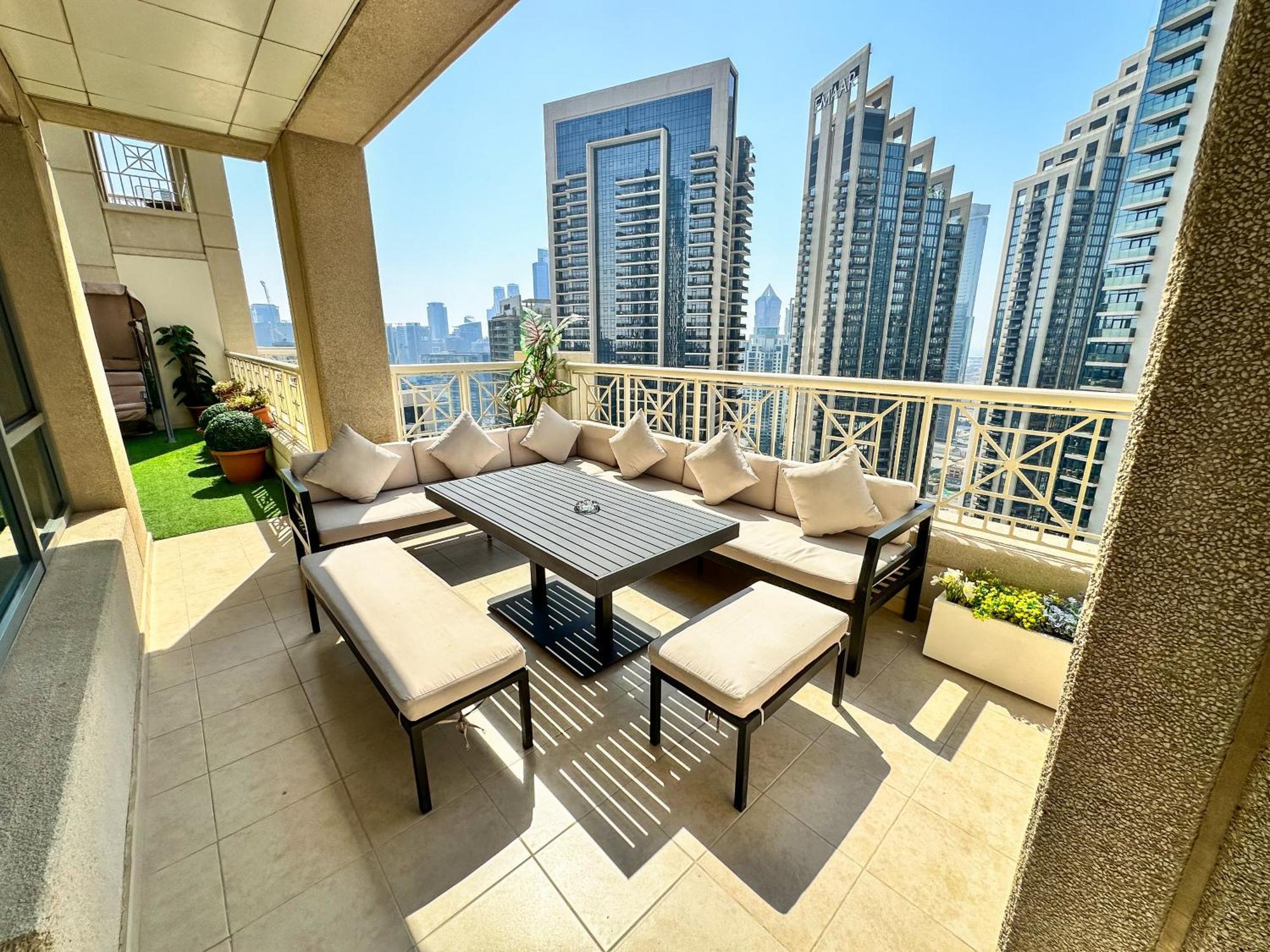 Vserve - 1 Bedroom Spacious Majestic Burj Khalifa View