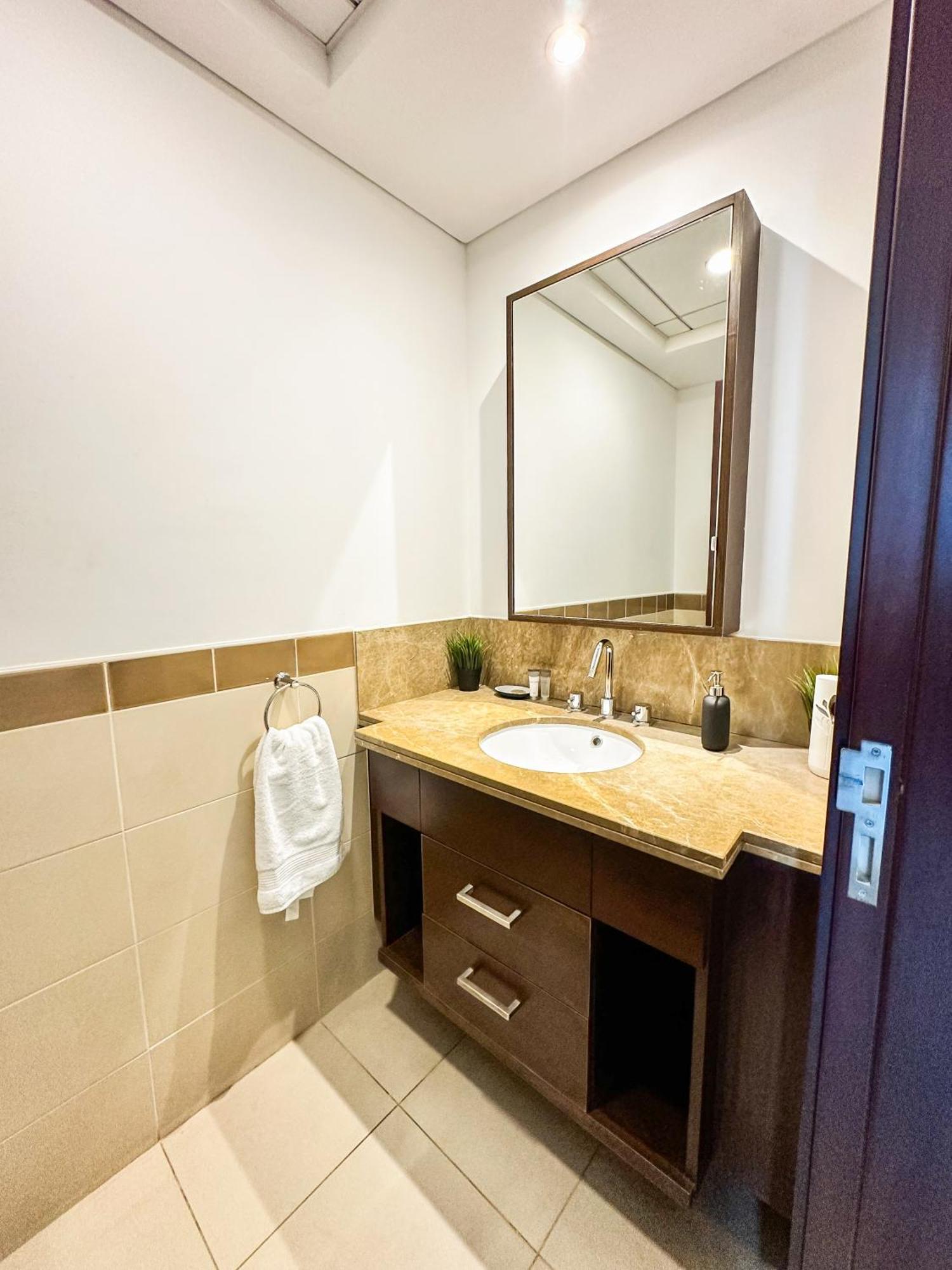 Vserve - 1 Bedroom Spacious Majestic Burj Khalifa View Appartement