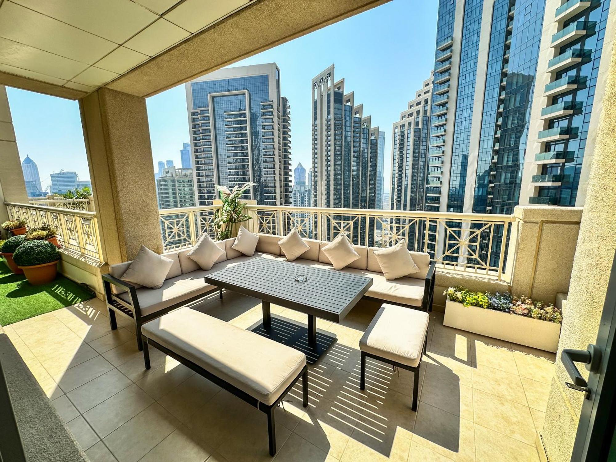 Appartement Vserve - 1 Bedroom Spacious Majestic Burj Khalifa View Dubaï